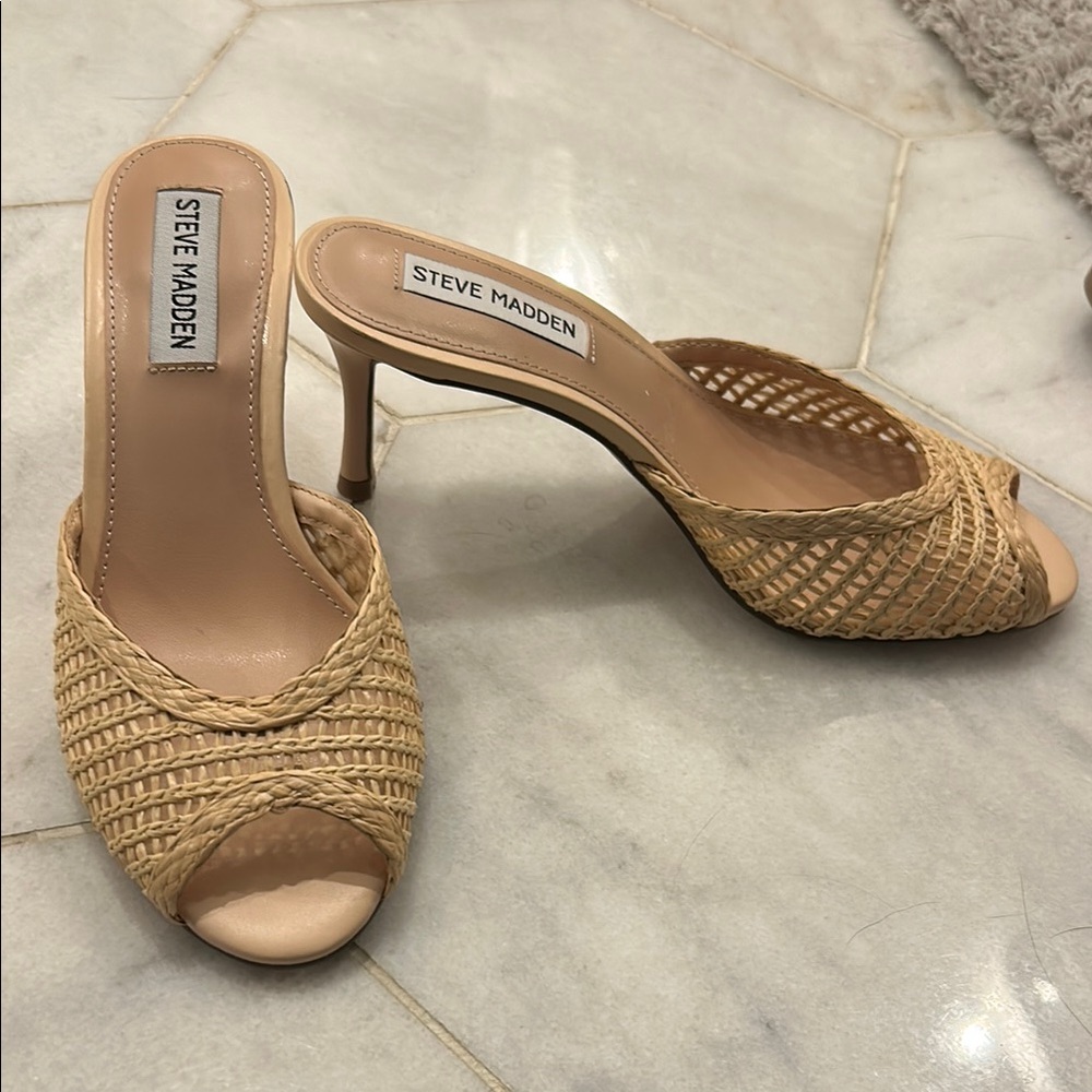 NWOB Steve Madden Women's Tan Woven Heeled Sandals